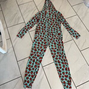 MeUndies Strawberry Print Onesie Size XS/S Hooded Pockets Loungewear Cozy
